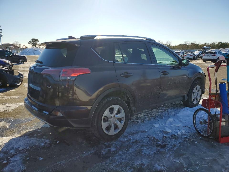 Photo 3 from auction – 2016 TOYOTA RAV4 XLE with VIN 2T3RFREV1GW479467