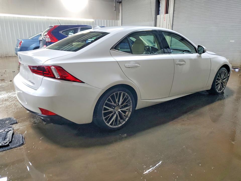 Photo 3 from auction – 2015 LEXUS IS with VIN JTHCF1D28F5016356