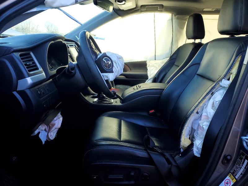 Photo 7 from auction – 2017 TOYOTA HIGHLANDER with VIN 5TDJZRFH4HS363177