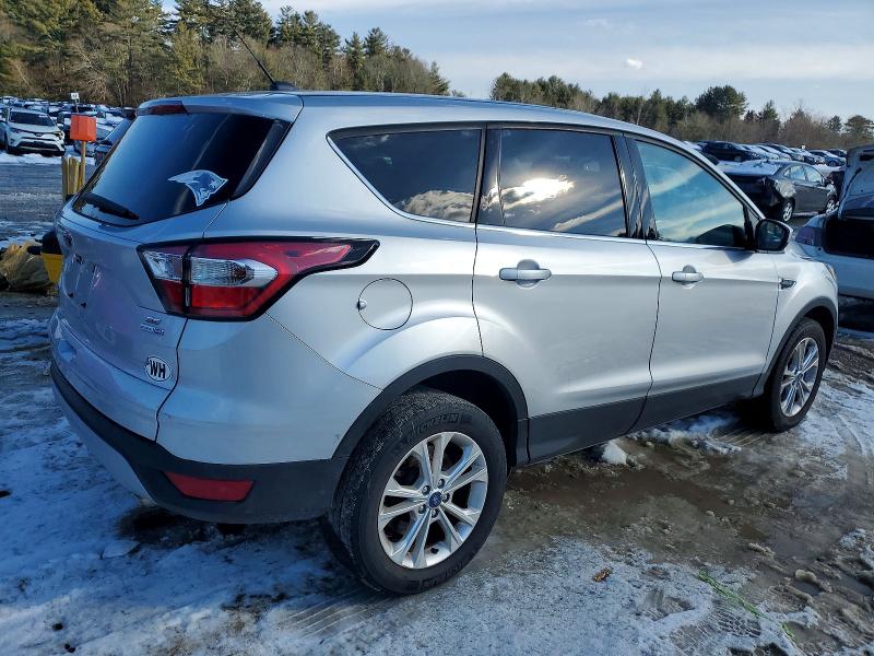 Photo 3 from auction – 2017 FORD ESCAPE SE with VIN 1FMCU9GD3HUE81926