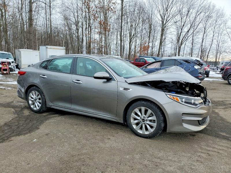 Photo 4 from auction – 2016 KIA OPTIMA with VIN 5XXGU4L34GG086972
