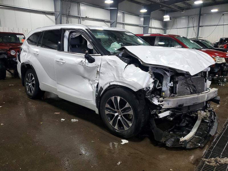 Photo 4 from auction – 2022 TOYOTA HIGHLANDER with VIN 5TDGZRBH5NS572732