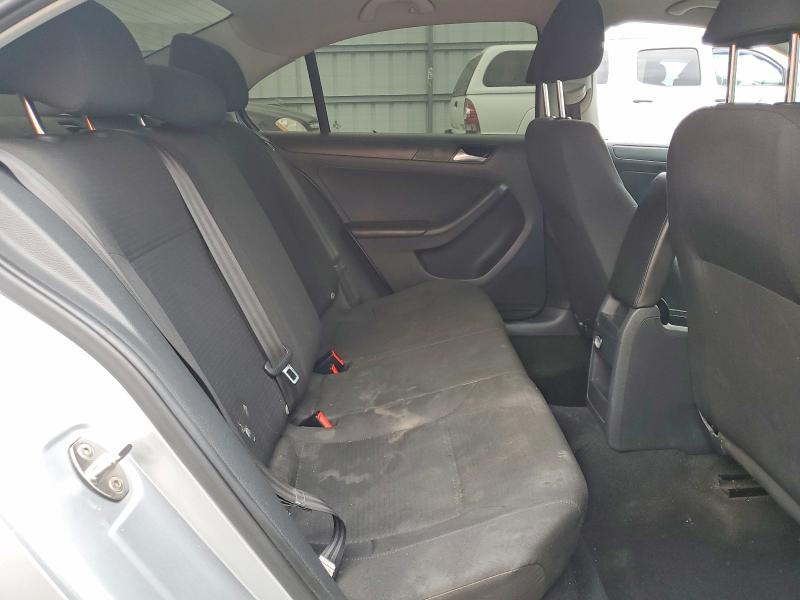 Photo 10 from auction – 2015 VOLKSWAGEN JETTA with VIN 3VW2K7AJ5FM411996