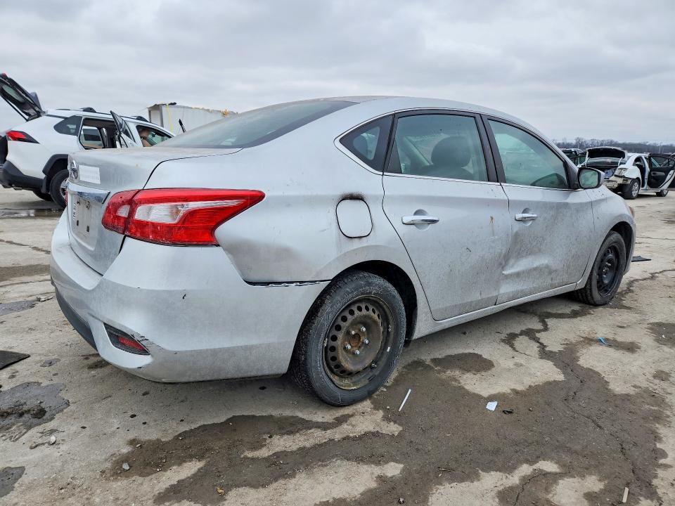 Photo 3 from auction – 2016 NISSAN SENTRA S with VIN 3N1AB7AP1GY217871