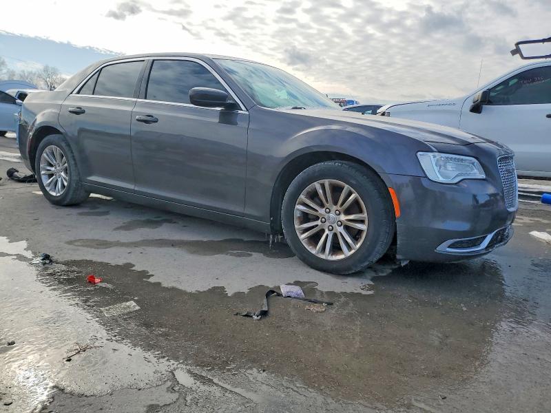 Photo 4 from auction – 2017 CHRYSLER 300 LIMITE with VIN 2C3CCAAG9HH508114