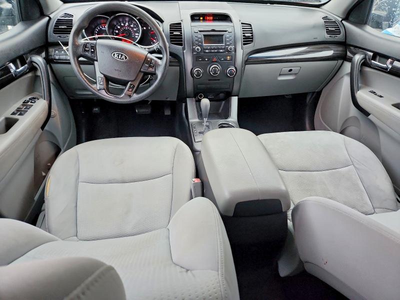Photo 8 from auction – 2013 KIA SORENTO LX with VIN 5XYKTDA21DG319124