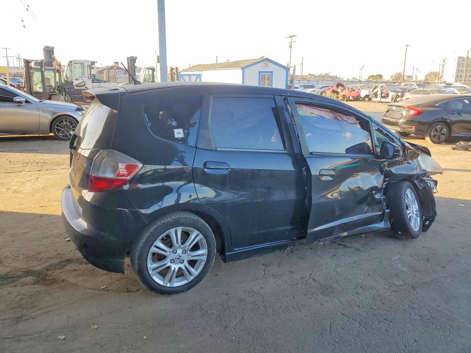 Photo 3 from auction – 2011 HONDA FIT SPORT with VIN JHMGE8H57BC009583