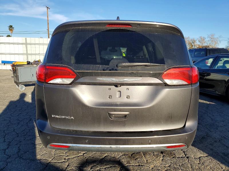 Photo 6 from auction – 2017 CHRYSLER PACIFICA with VIN 2C4RC1BG0HR505925