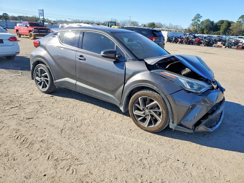 Photo 4 from auction – 2021 TOYOTA C-HR XLE with VIN NMTKHMBX8MR133917