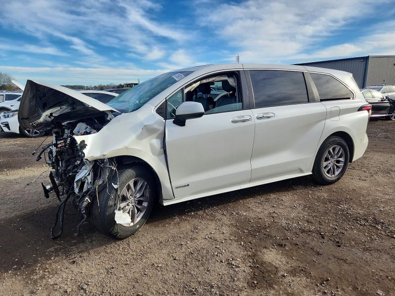 TOYOTA SIENNA 2021 with VIN 5TDYRKEC0MS046096 - Photo from auction