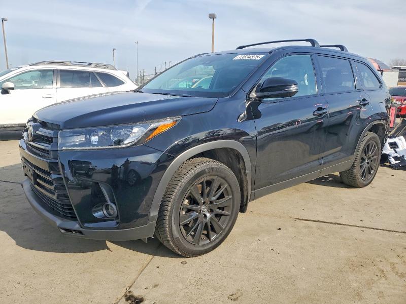 TOYOTA HIGHLANDER 2019 with VIN 5TDJZRFH6KS979597 - Photo from auction