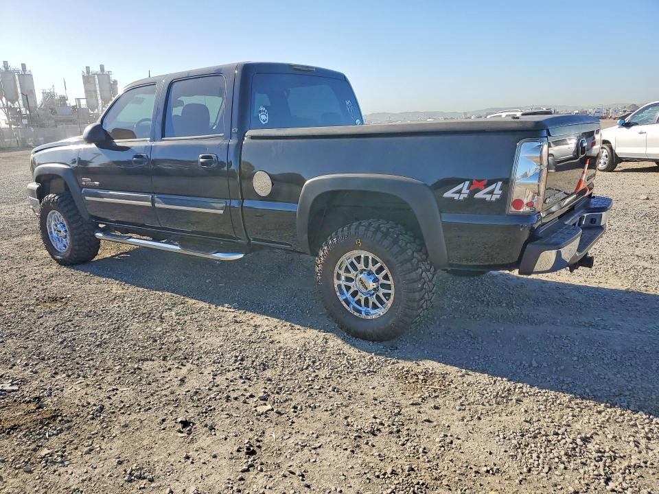 Photo 2 from auction – 2005 CHEVROLET SILVERADO with VIN 1GCHK23215F953813