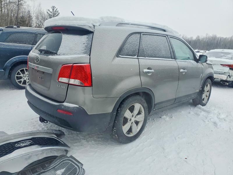 Photo 3 from auction – 2013 KIA SORENTO EX with VIN 5XYKUDA2XDG424208