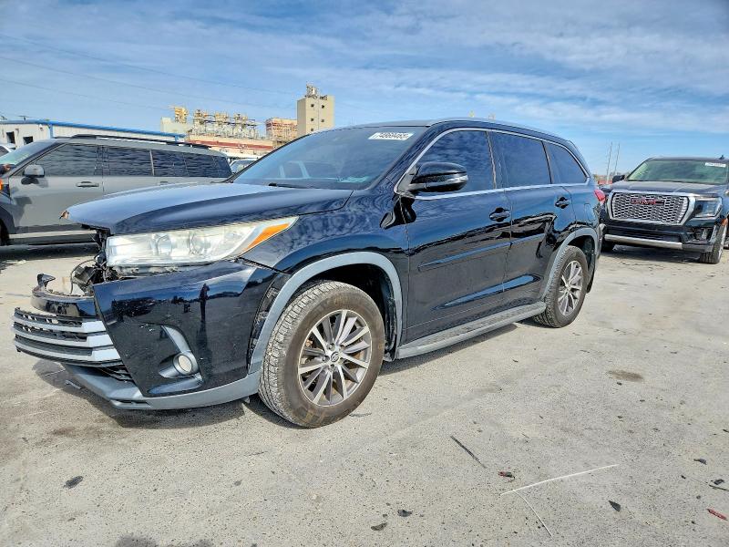 TOYOTA HIGHLANDER 2017 z numerem VIN 5TDJZRFH9HS512926 - Zdjęcie z aukcji