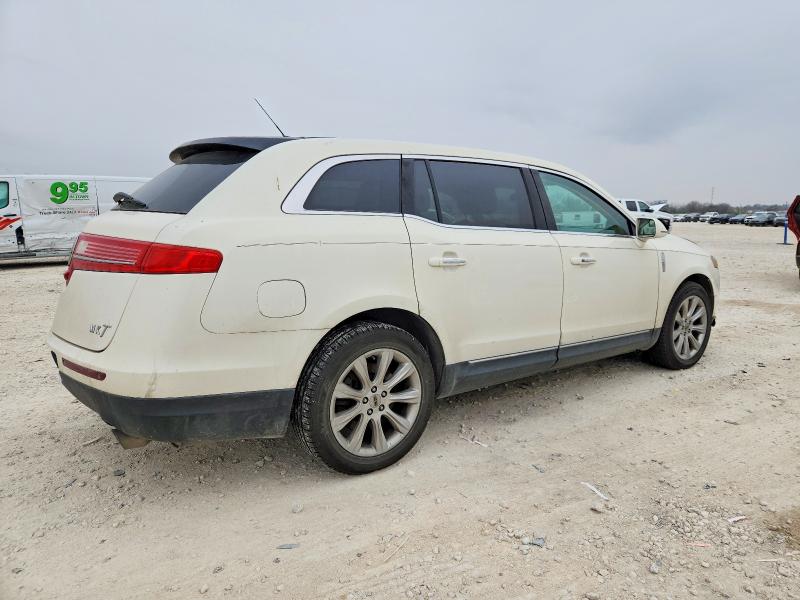 Photo 3 from auction – 2013 LINCOLN MKT with VIN 2LMHJ5FK7DBL50915