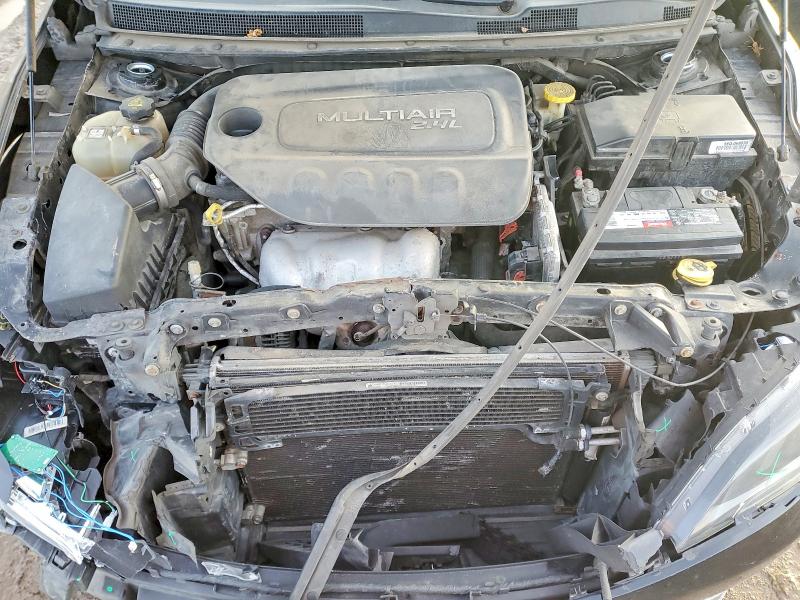 Photo 11 from auction – 2015 CHRYSLER 200 LIMITE with VIN 1C3CCCAB7FN534649