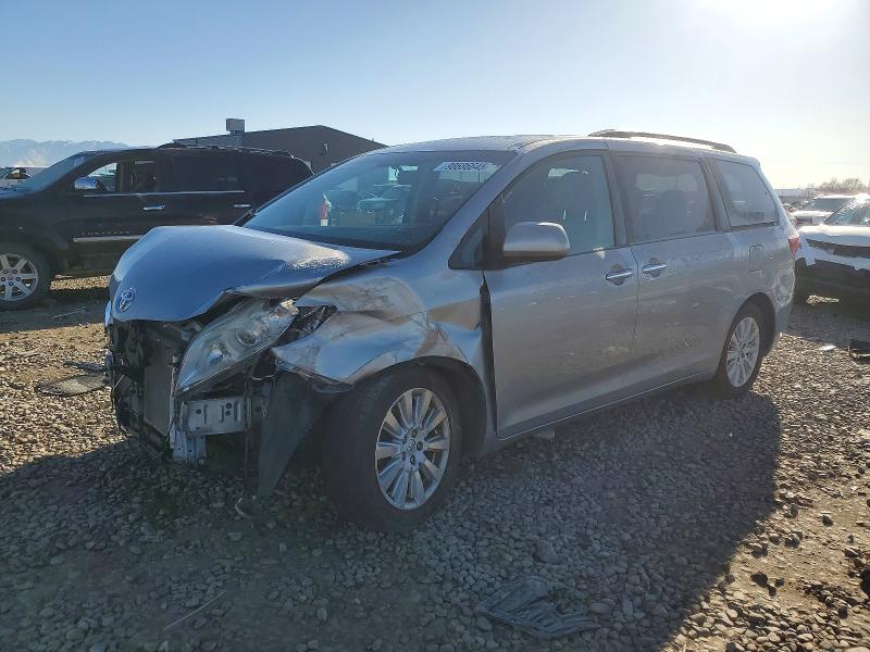 TOYOTA SIENNA XLE 2015 with VIN 5TDDK3DC5FS099356 - Photo from auction