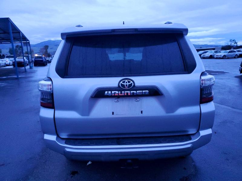 Photo 6 from auction – 2022 TOYOTA 4RUNNER SR with VIN JTERU5JR9N6019135