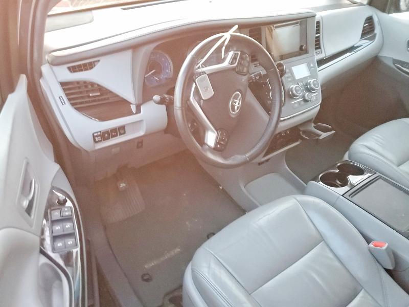 Photo 8 from auction – 2017 TOYOTA SIENNA XLE with VIN 5TDDZ3DC7HS166246