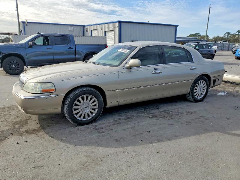 LINCOLN TOWN CAR E 2004 with VIN 1LNHM81W04Y606197 - Photo from auction