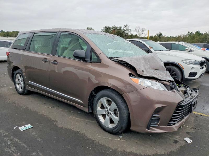 Photo 4 from auction – 2018 TOYOTA SIENNA L with VIN 5TDZZ3DCXJS954160