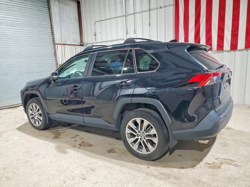Photo 2 from auction – 2022 TOYOTA RAV4 with VIN 2T3A1RFV1NW305454