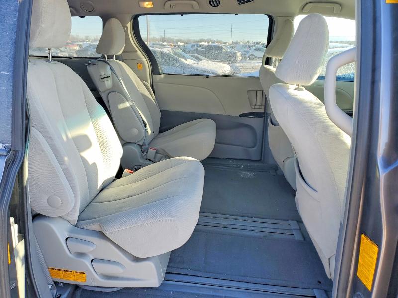 Photo 11 from auction – 2013 TOYOTA SIENNA with VIN 5TDKK3DCXDS347802