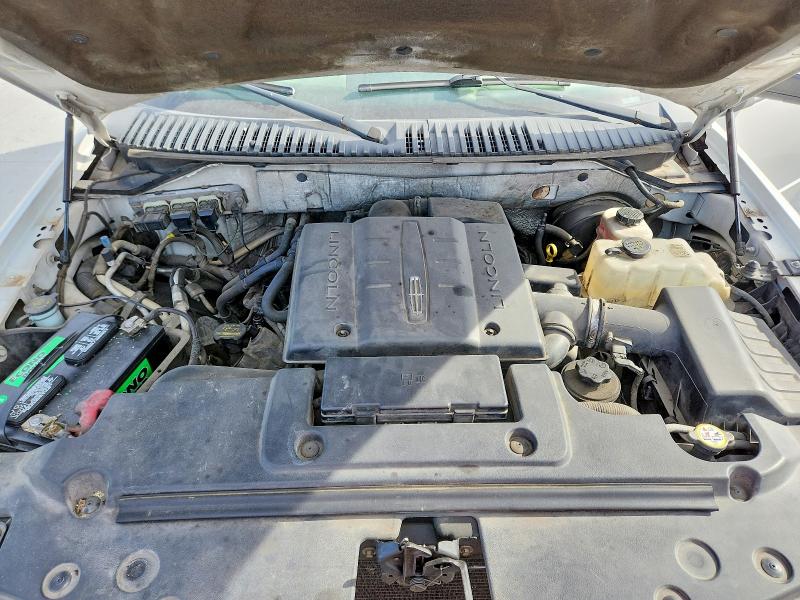 Photo 12 from auction – 2011 LINCOLN NAVIGATOR with VIN 5LMJJ2H52BEJ10253
