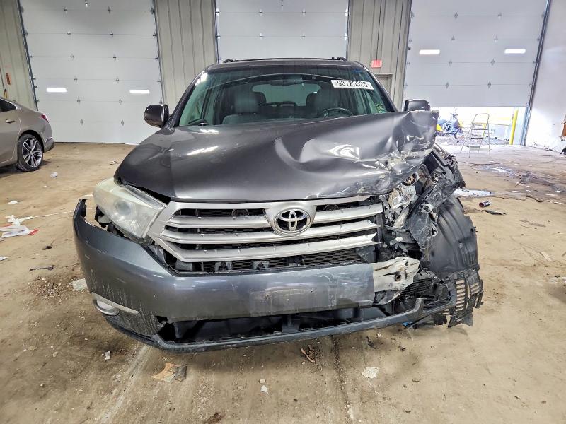 Photo 5 from auction – 2013 TOYOTA HIGHLANDER with VIN 5TDDK3EH7DS210741