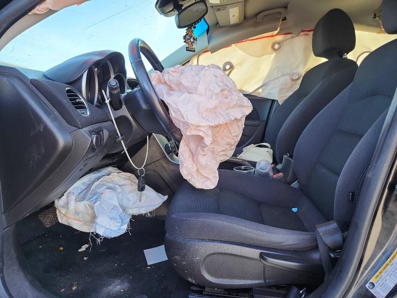 Photo 7 from auction – 2014 CHEVROLET CRUZE with VIN 1G1PC5SB6E7169979