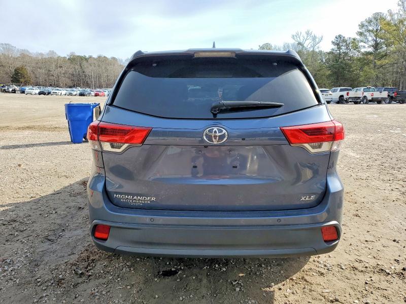 Photo 6 from auction – 2019 TOYOTA HIGHLANDER with VIN 5TDKZRFH5KS289537