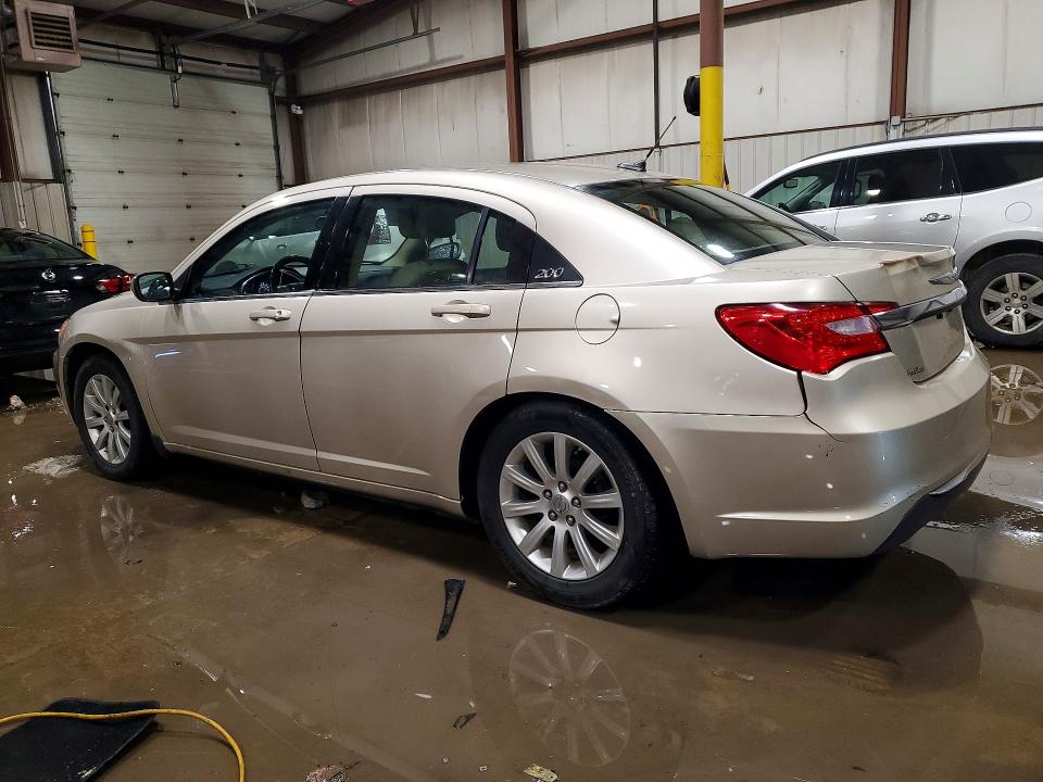 Photo 2 from auction – 2013 CHRYSLER 200 TOURIN with VIN 1C3CCBBB7DN683844