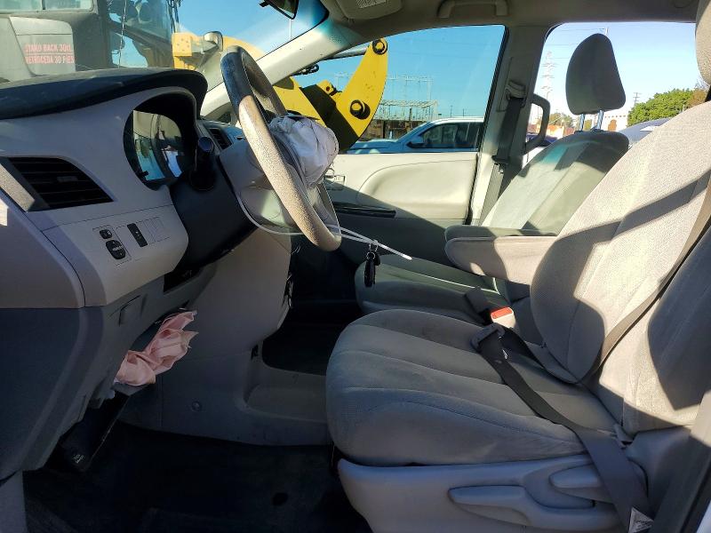 Photo 7 from auction – 2014 TOYOTA SIENNA with VIN 5TDZK3DCXES480415