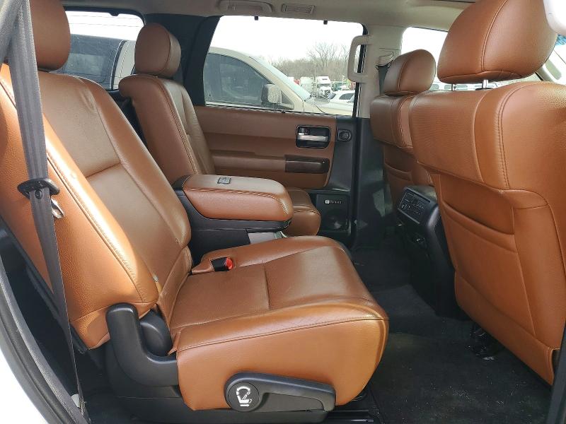 Photo 11 from auction – 2012 TOYOTA SEQUOIA with VIN 5TDDY5G17CS063331