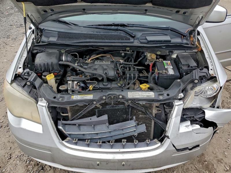 Photo 12 from auction – 2010 CHRYSLER TOWN & COU with VIN 2A4RR5D11AR451159