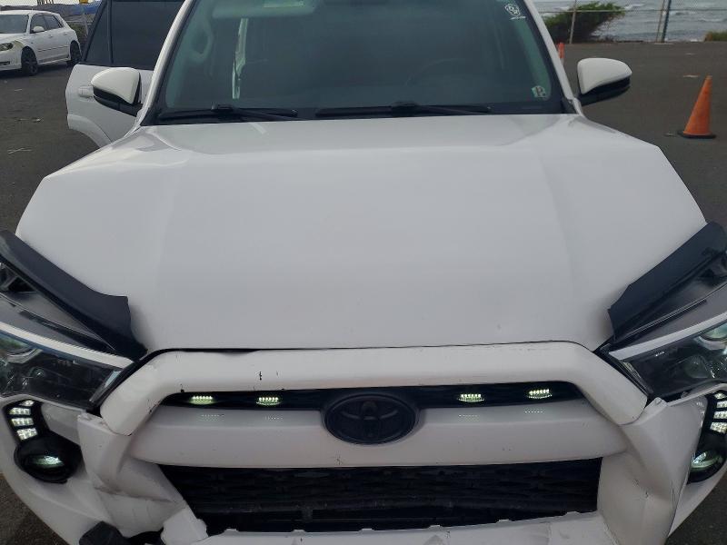 Photo 12 from auction – 2018 TOYOTA 4RUNNER SR with VIN JTEZU5JR5J5187435