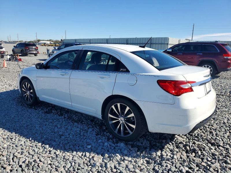 Photo 2 from auction – 2013 CHRYSLER 200 TOURIN with VIN 1C3CCBBG5DN720174