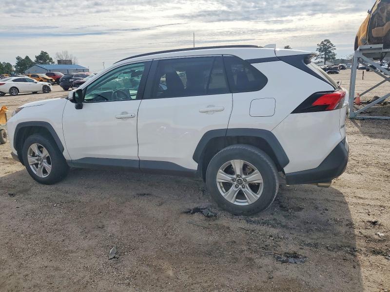 Photo 2 from auction – 2019 TOYOTA RAV4 with VIN 2T3W1RFV0KC005228