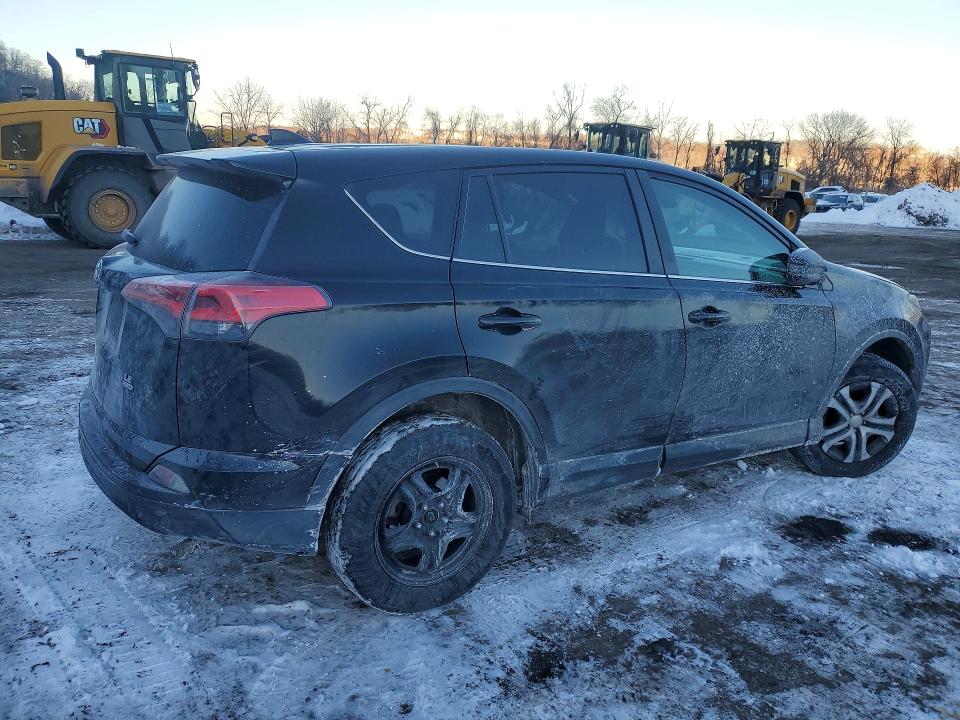 Photo 3 from auction – 2018 TOYOTA RAV4 LE with VIN 2T3BFREV2JW728562