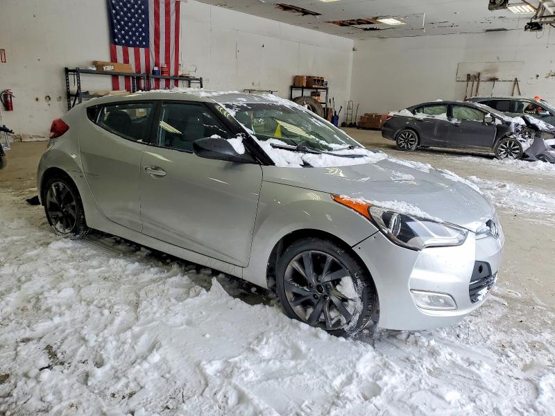 Photo 4 from auction – 2017 HYUNDAI VELOSTER with VIN KMHTC6AD8HU309742