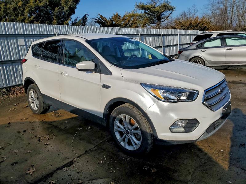 Photo 4 from auction – 2019 FORD ESCAPE SE with VIN 1FMCU9GD2KUC43153