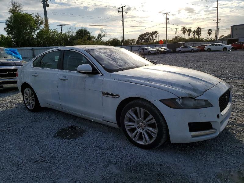 Photo 4 from auction – 2017 JAGUAR XF with VIN SAJBR4BV0HCY46610