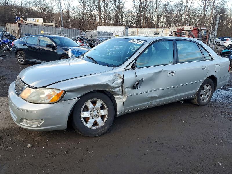 TOYOTA AVALON XL 2000 with VIN 4T1BF28B7YU031920 - Photo from auction