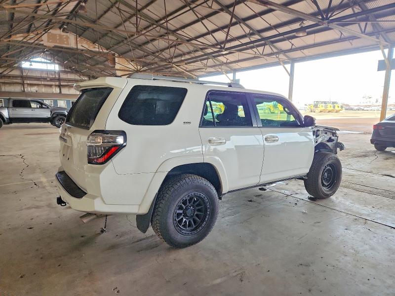 Photo 3 from auction – 2018 TOYOTA 4RUNNER SR with VIN JTEBU5JR0J5604588