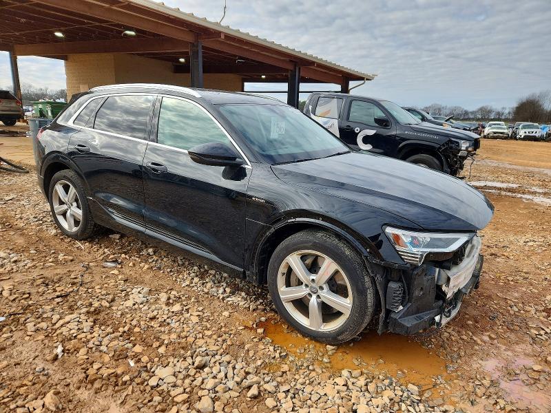 Photo 4 from auction – 2019 AUDI E-TRON with VIN WA1VAAGE0KB009843