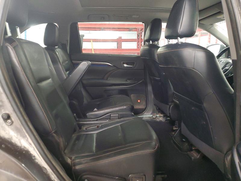 Photo 11 from auction – 2016 TOYOTA HIGHLANDER with VIN 5TDDKRFH2GS337189