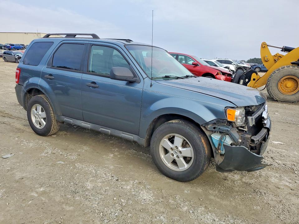 Photo 4 from auction – 2010 FORD ESCAPE with VIN 1FMCU0D77AKB00672