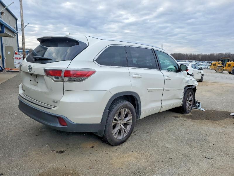 Photo 3 from auction – 2015 TOYOTA HIGHLANDER with VIN 5TDKKRFH6FS102994