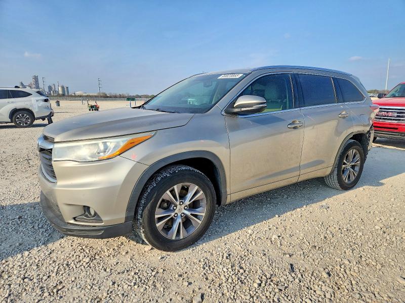TOYOTA HIGHLANDER 2015 with VIN 5TDKKRFH4FS045906 - Photo from auction