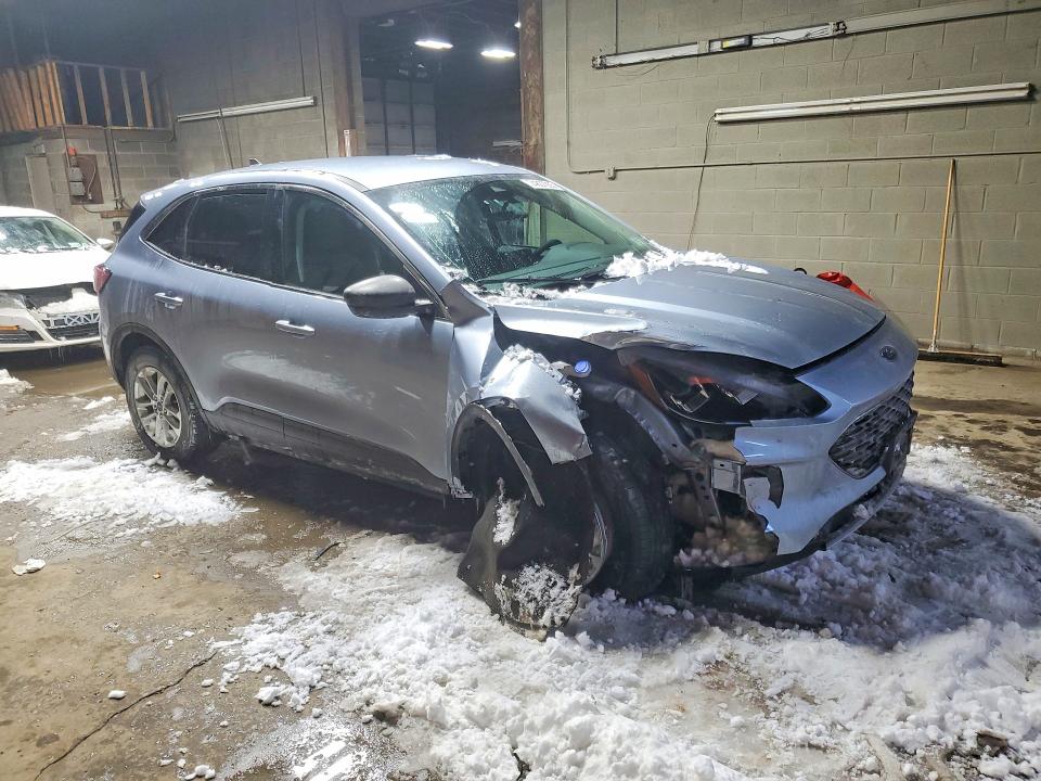 Photo 4 from auction – 2022 FORD ESCAPE with VIN 1FMCU9G61NUB56947
